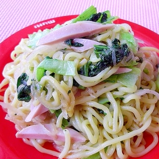 ＊べか菜と魚肉ソーセージの醤油焼きそば＊